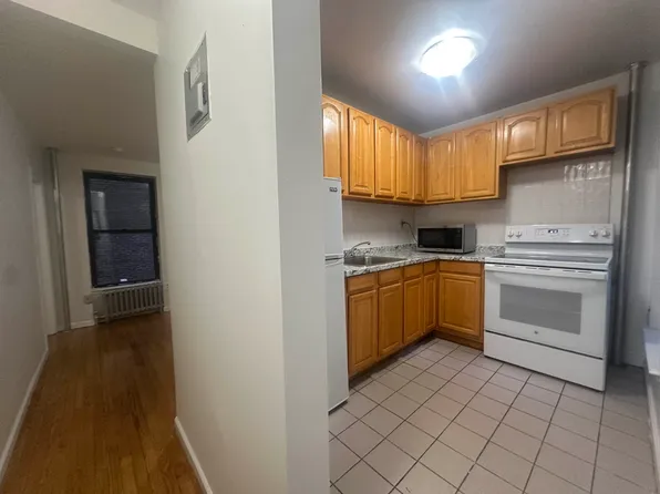 331 West 35th Street image 6 of 9