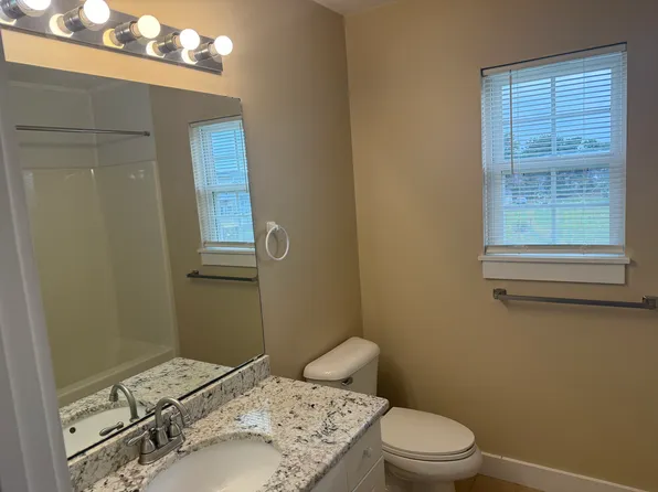 290 Twin Oaks Dr #B, Hampstead, NC 28443