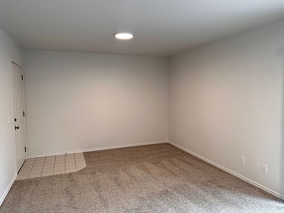 3rd image of 1550 NW Milwaukee Ave APT D16