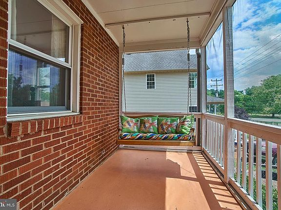 3rd image of 103 E Shirley Ave