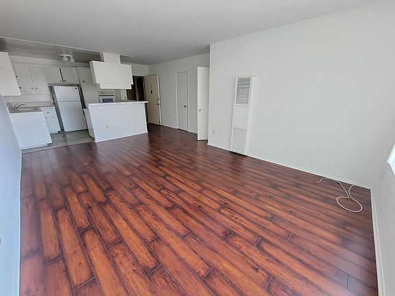 3rd image of 2402 S Shenandoah St APT 8