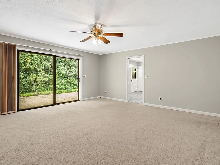 102 Arbor Ln — Photo 32