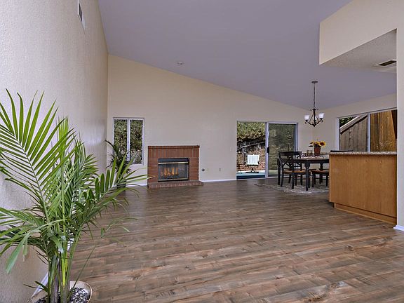 4th image of 1836 Loreto Gln