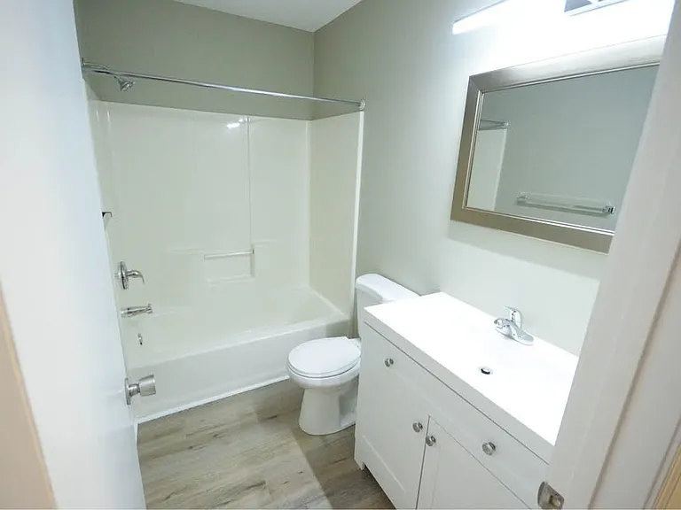 1150 E 51st St #2C — Photo 9
