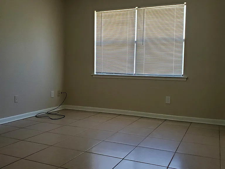 1805 Courtney Dr — Photo 8