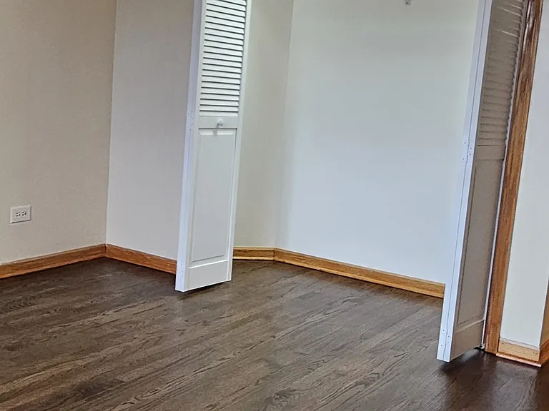 112 E Quincy St — Photo 16