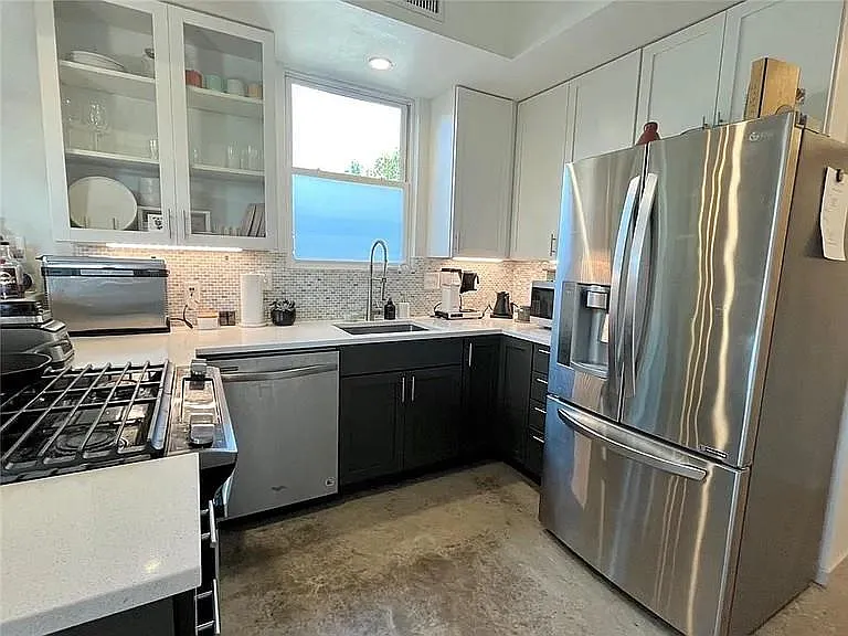 3 bed, 2.0 bath, 1094 sqft, $2,750 — Photo 4