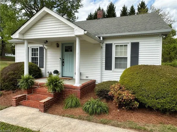 313 W Monroe St, Mayodan, NC 27027