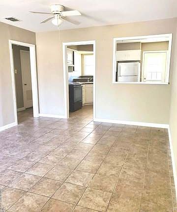 3rd image of 766 Edgebrook Ln