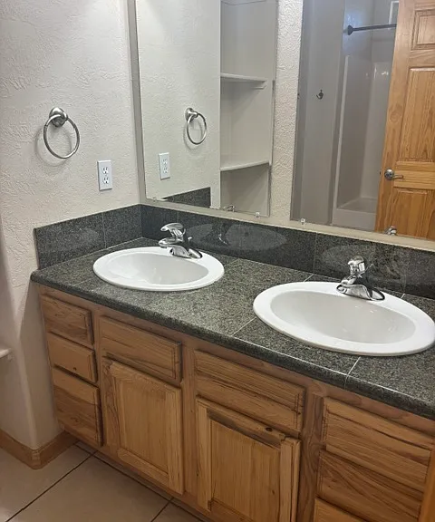 27 Ebony Ct — Photo 3