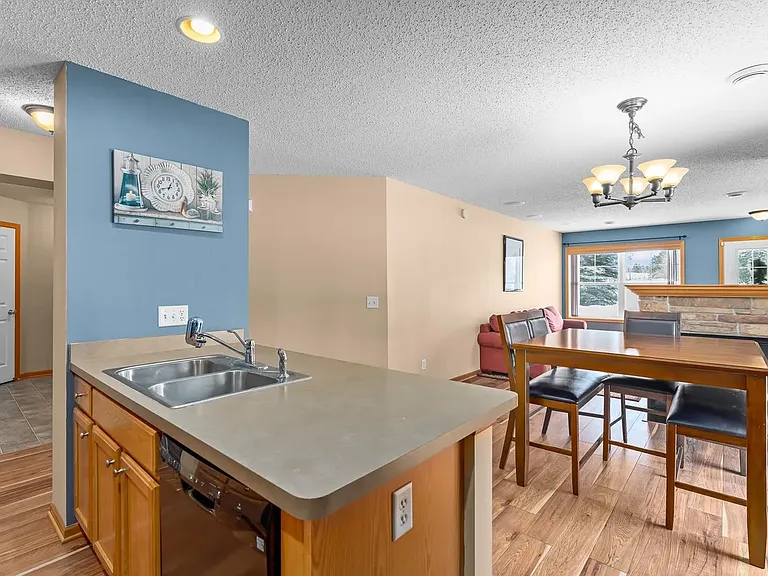 10864 Kingsfield Ln — Photo 4