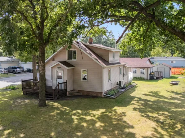 712 4th St SW, Little Falls, MN 56345
