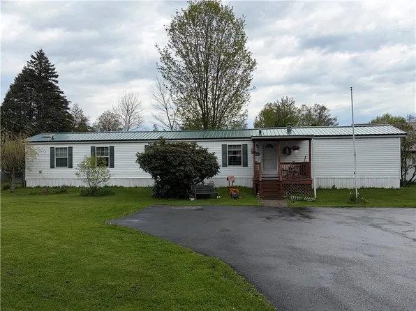 9 E Main Dr, Morris, NY 13808