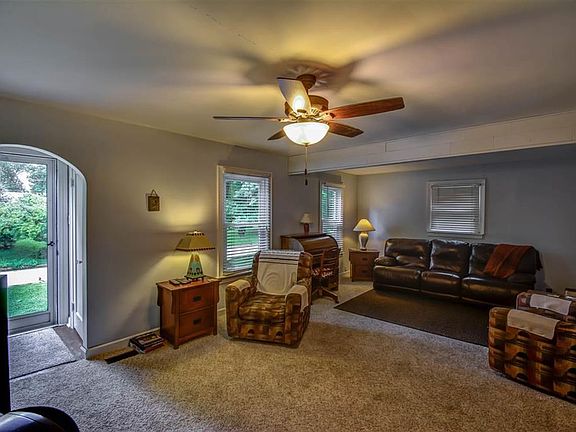 2nd image of 833 Stewart Ave
