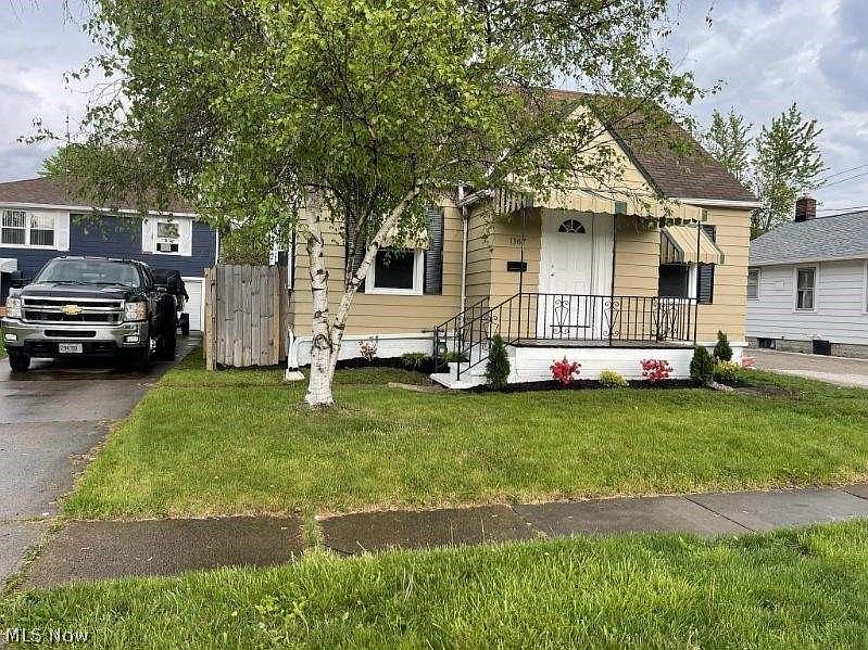 1st image of 1367 Nichols Ave