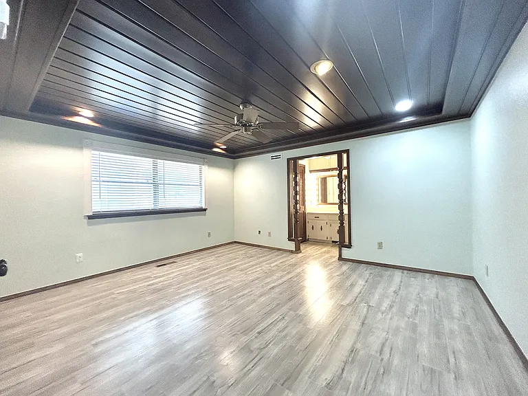 6605 Parkwood Ln — Photo 14