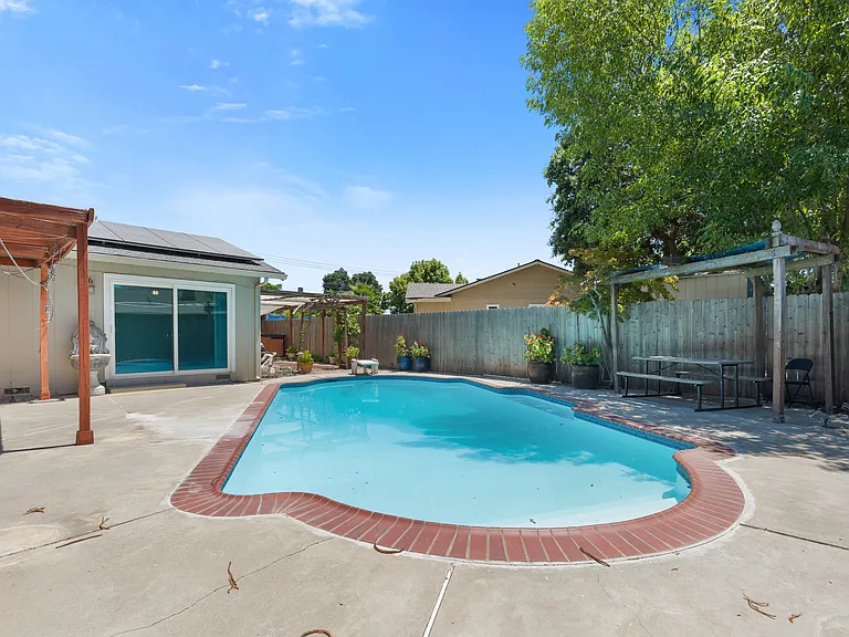 2226 Paloma Ave — Photo 15