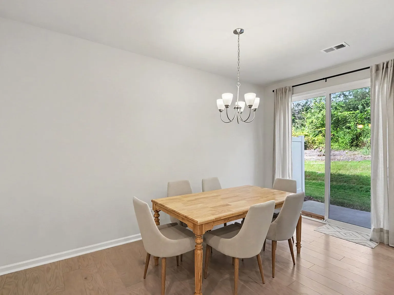 2 bed, 1697 sqft, $2,375 — Photo 4
