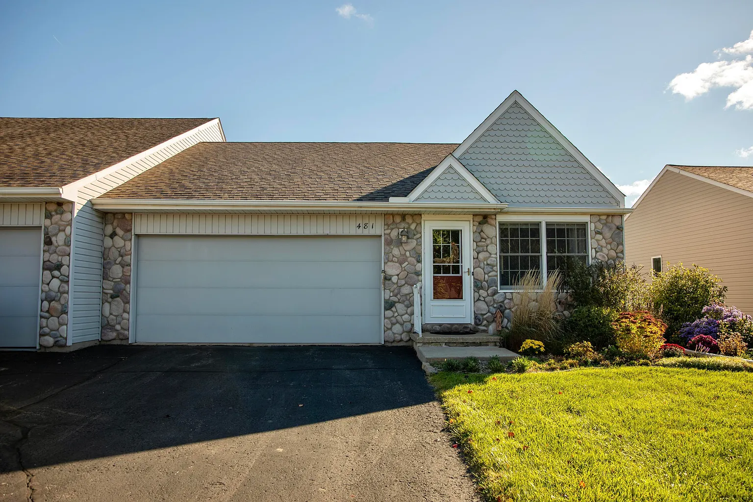 481 Stonehaven Ct photo 1