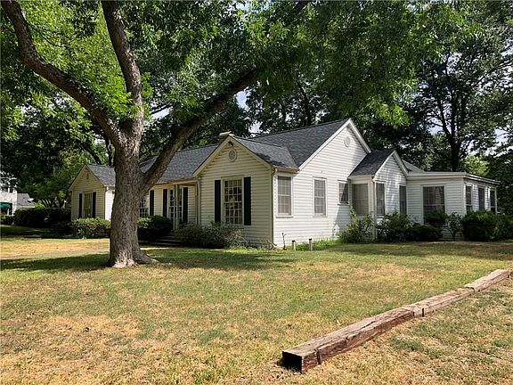 2nd image of 226 Elm Dr