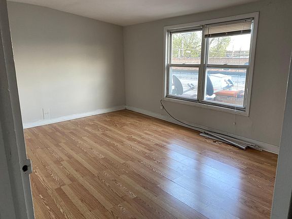 3rd image of 2511 N Harlem Ave APT 2R