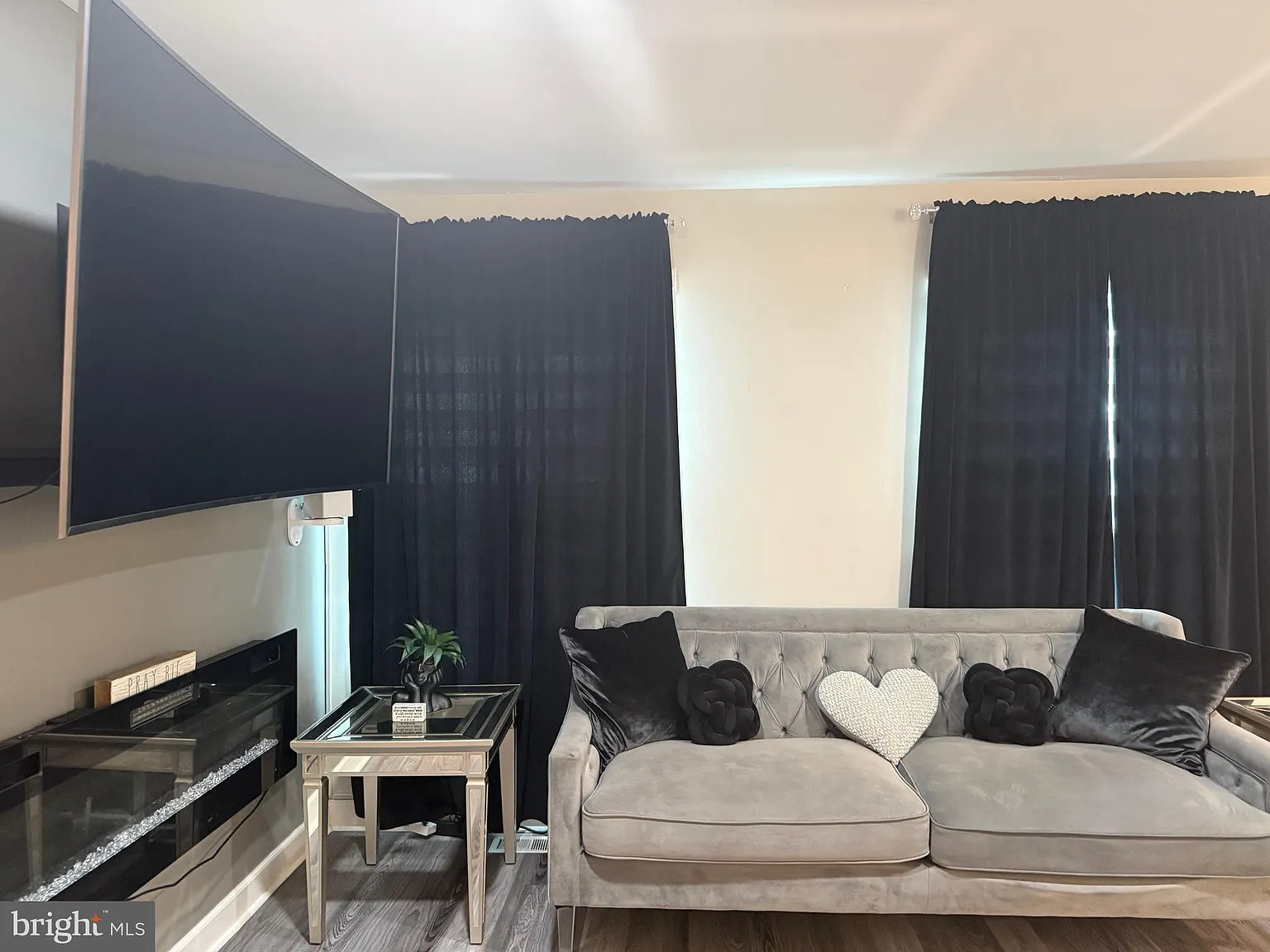 2 bed, 966 sqft, $2,100 — Photo 4