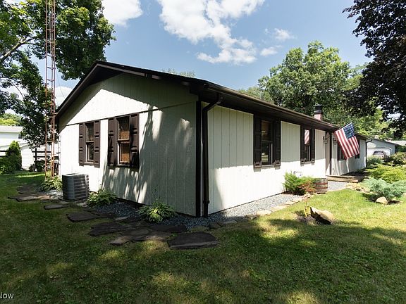 4th image of 1105 Highland Ave E