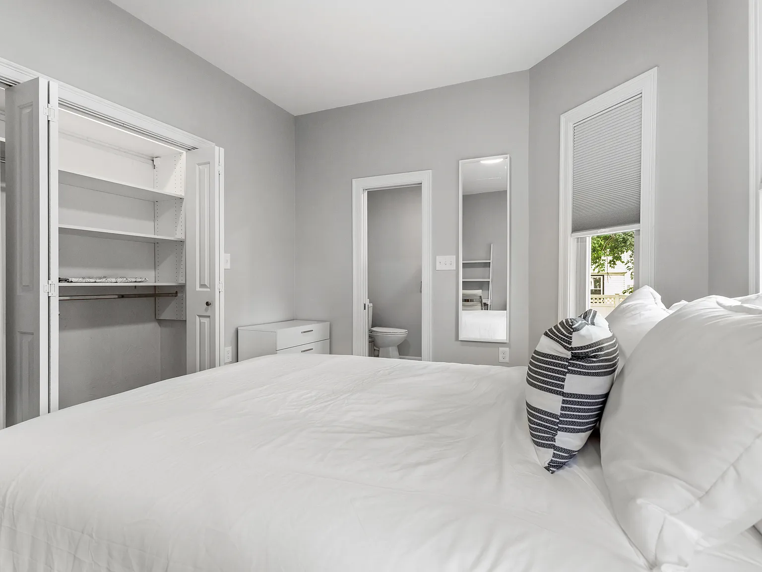1 bed, 1450 sqft, $1,550 — Photo 3