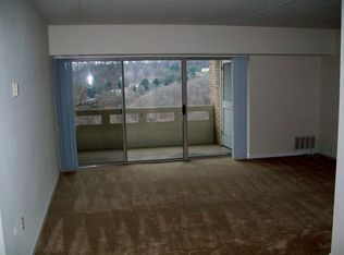 800 Penn Center Blvd APT 405, Pittsburgh, PA 15235