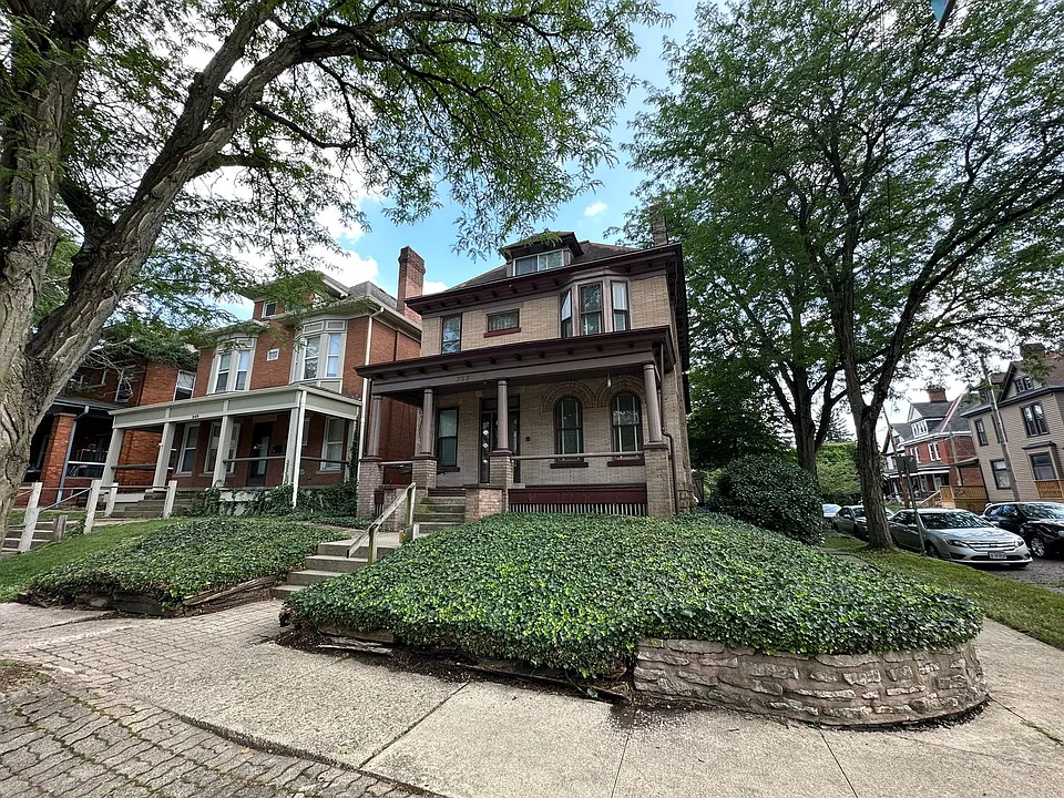 353 W 8th Ave