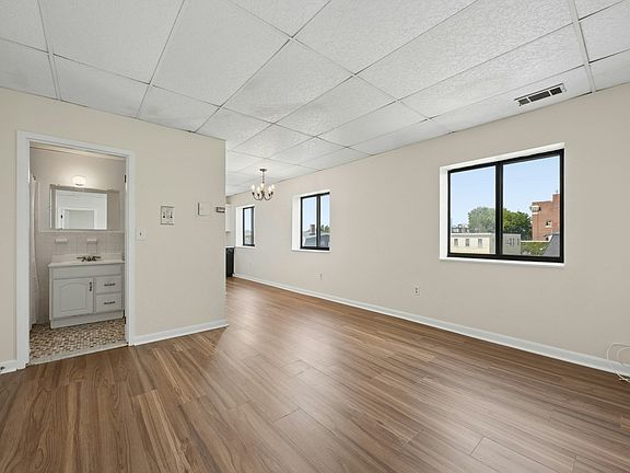 3rd image of 549 E 4th St APT D5