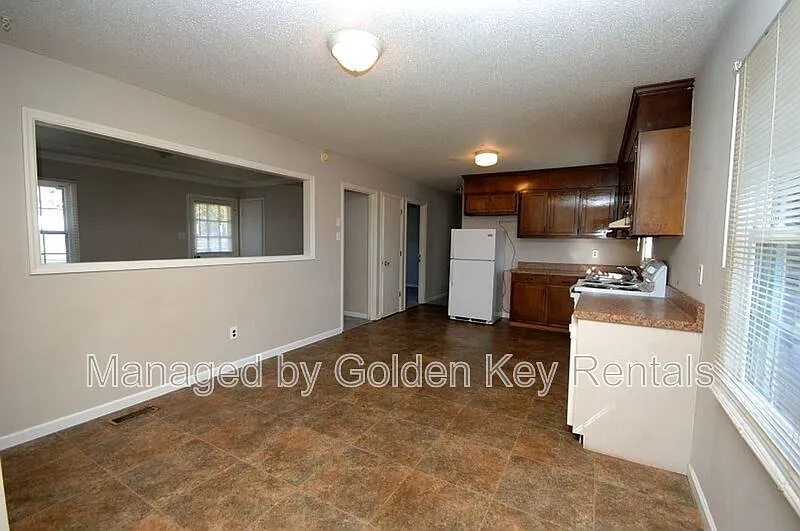 3 bed, 1.5 bath, 1131 sqft, $1,250 — Photo 4