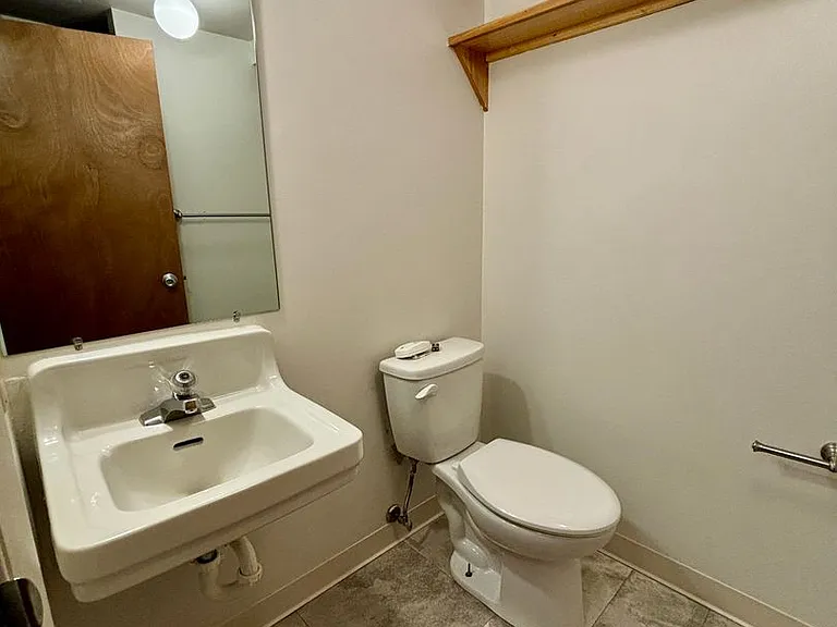 1130 Hudson St — Photo 14