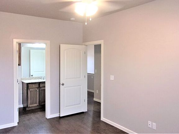 3rd image of 4704 Loch Ln