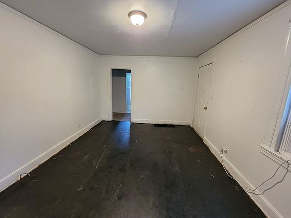 3rd image of 1100 Burchland Dr