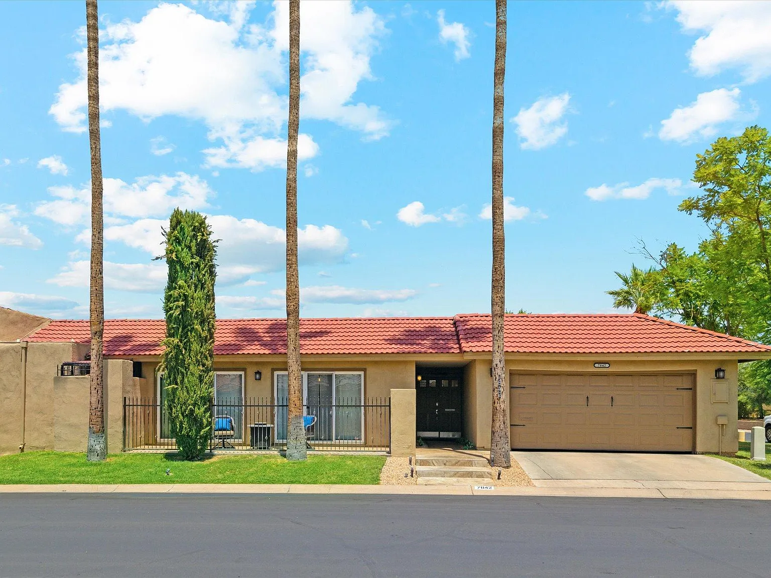 3 bed, 1876 sqft, $2,990 — Photo 3