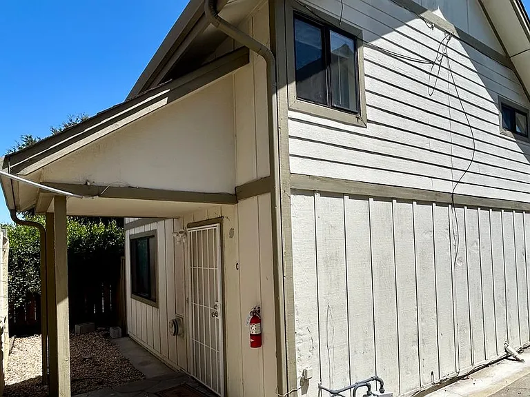 1714 Chestnut St. — Photo 1