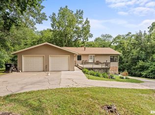 1983 Geneva Hills Rd, Muscatine, IA 52761
