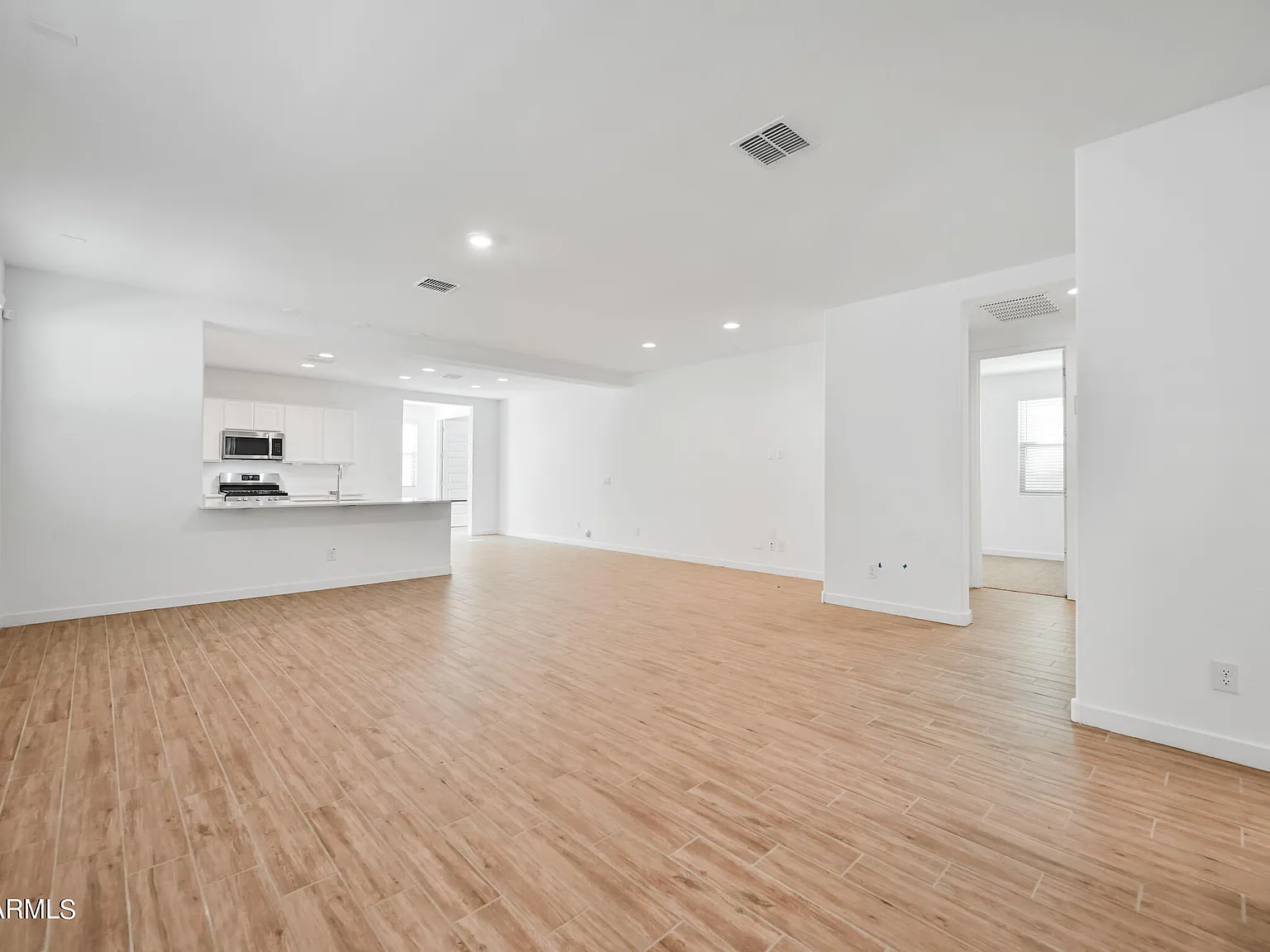 4 bed, 2.0 bath, 1792 sqft, $2,095 — Photo 2