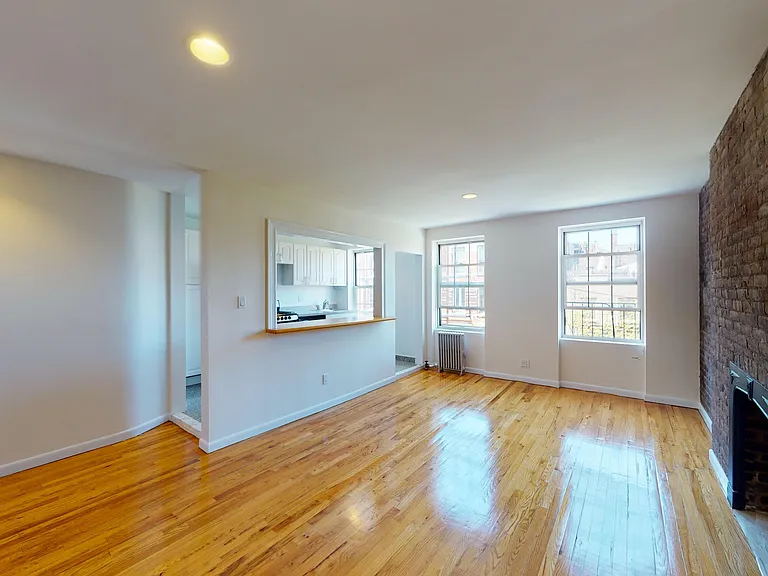 475 W Broadway #8 — Photo 3