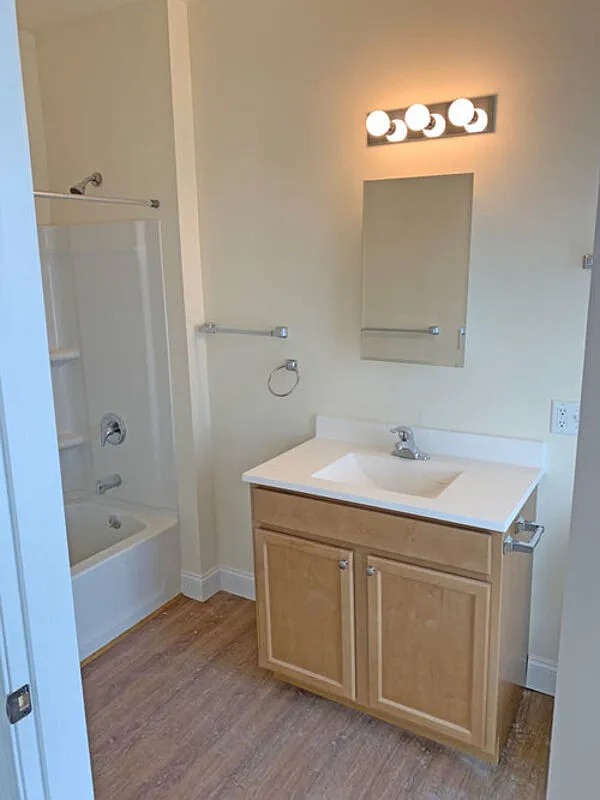 3 bed, 1.0 bath, $3,510 — Photo 2