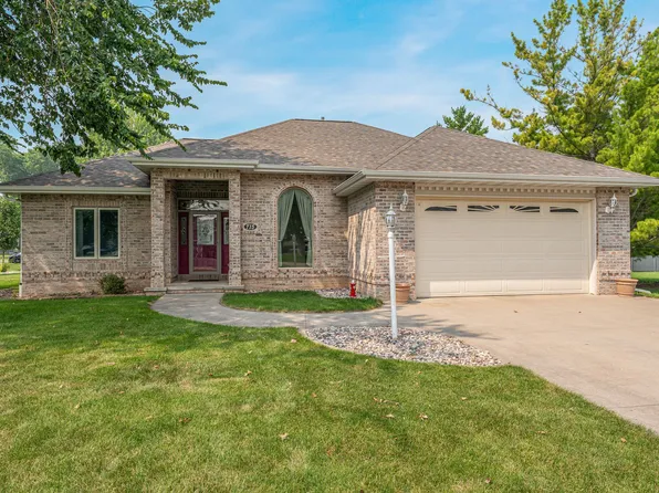 715 Jennifer Ct, Omro, WI 54963