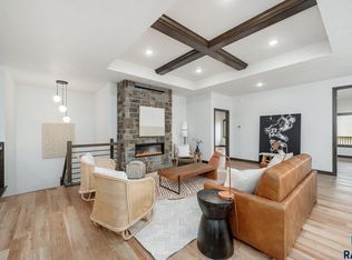 104 N Piper Dr, Sioux Falls, SD 57110