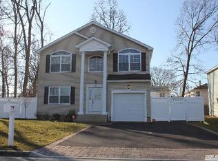 37 E Cedar St, Massapequa, NY 11758