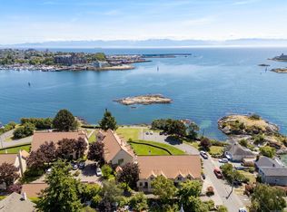 211 Robert St #40, Victoria, BC V9A3Z1