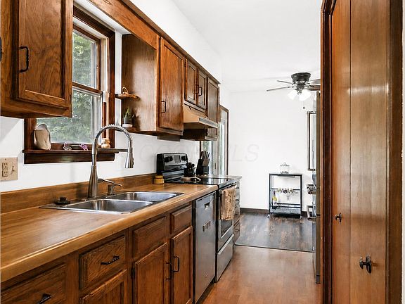 5th image of 1100 Blois Dr