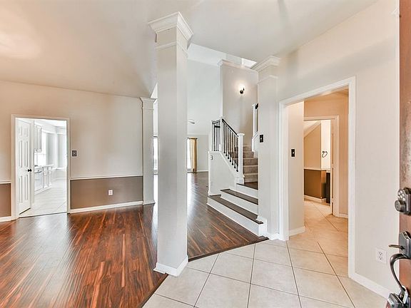 4th image of 3014 Five Oaks Dr