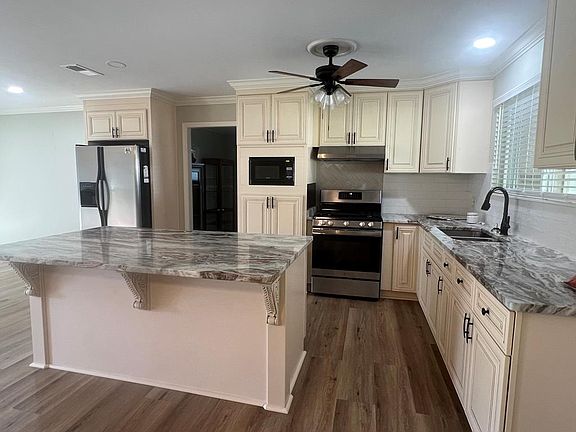 3rd image of 414 Pine Glen Dr