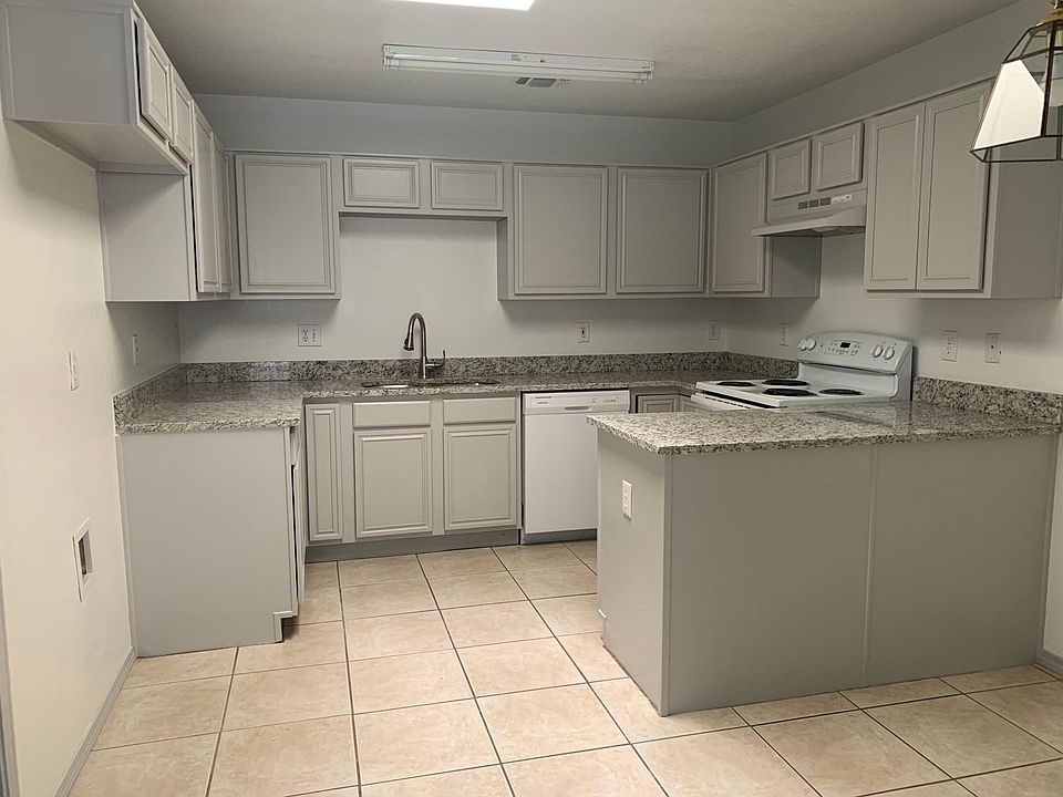 1st image of 828 Mayfield Dr