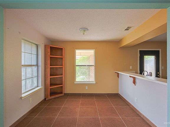 3rd image of 495 Cripple Creek Cir